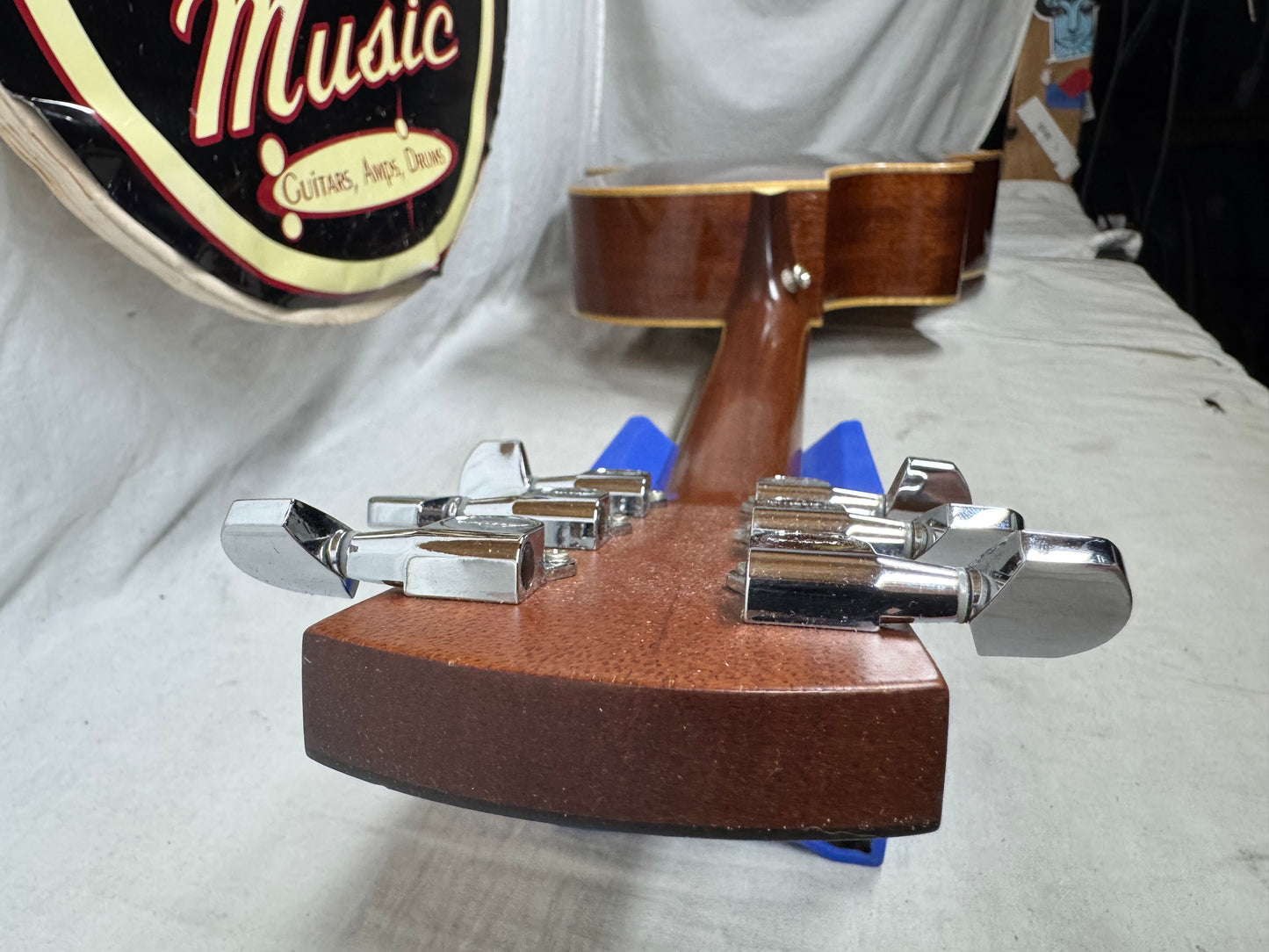 Larrivee 05 Select Series OMV-05 omv05 Single Cutaway Acoustic Guitar with Case -- *Split in Top / Cracks*