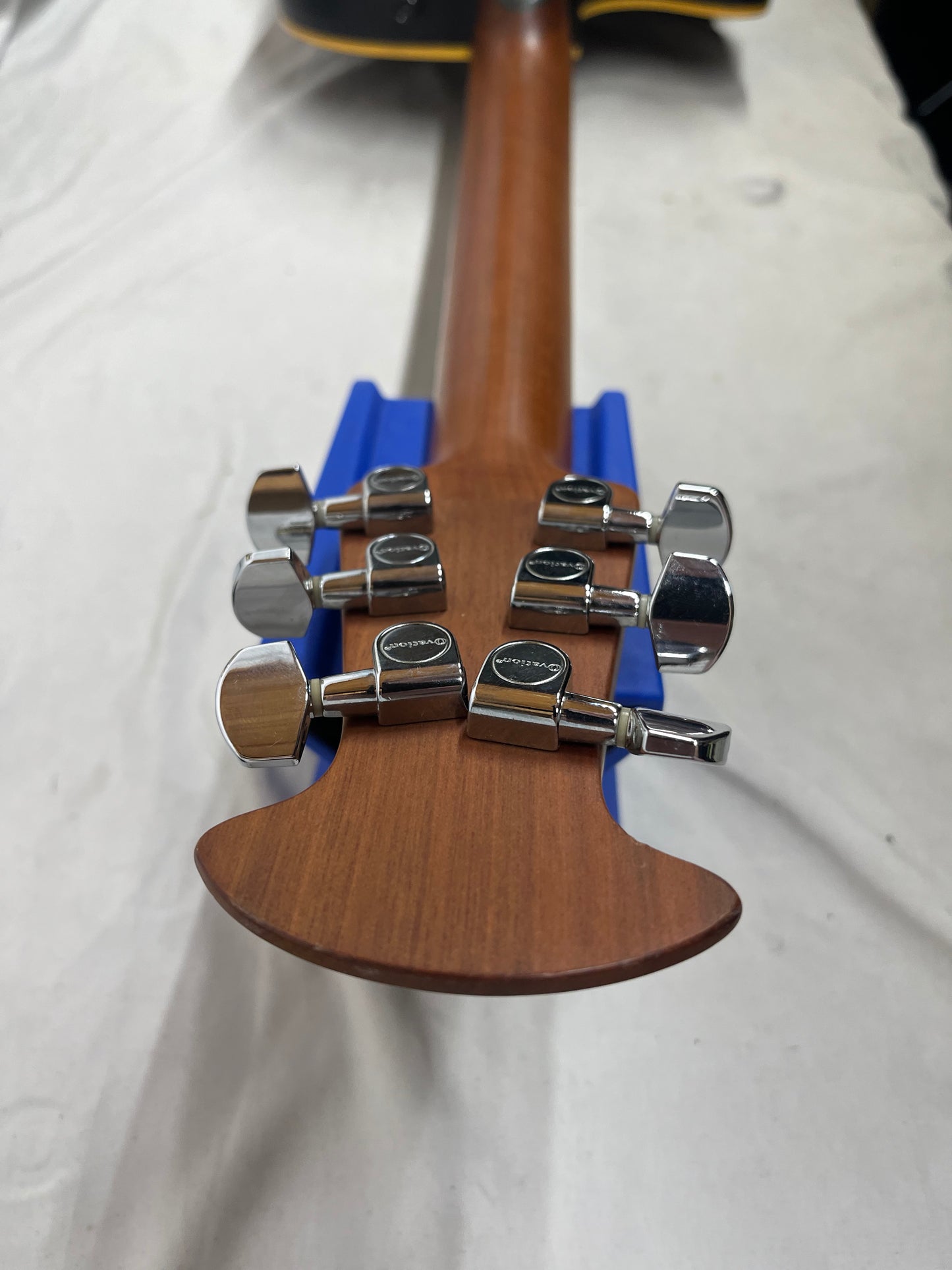 Ovation Celebrity CC057 Acoustic Electric Guitar