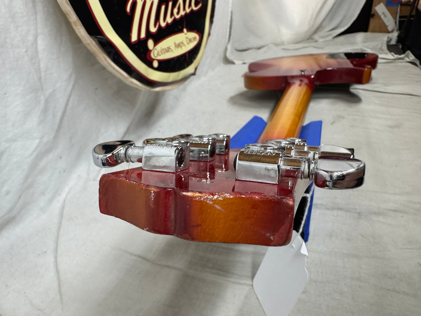 Gibson L6-S l 6s Custom Singlecut Guitar with Case - Cherry Sunburst