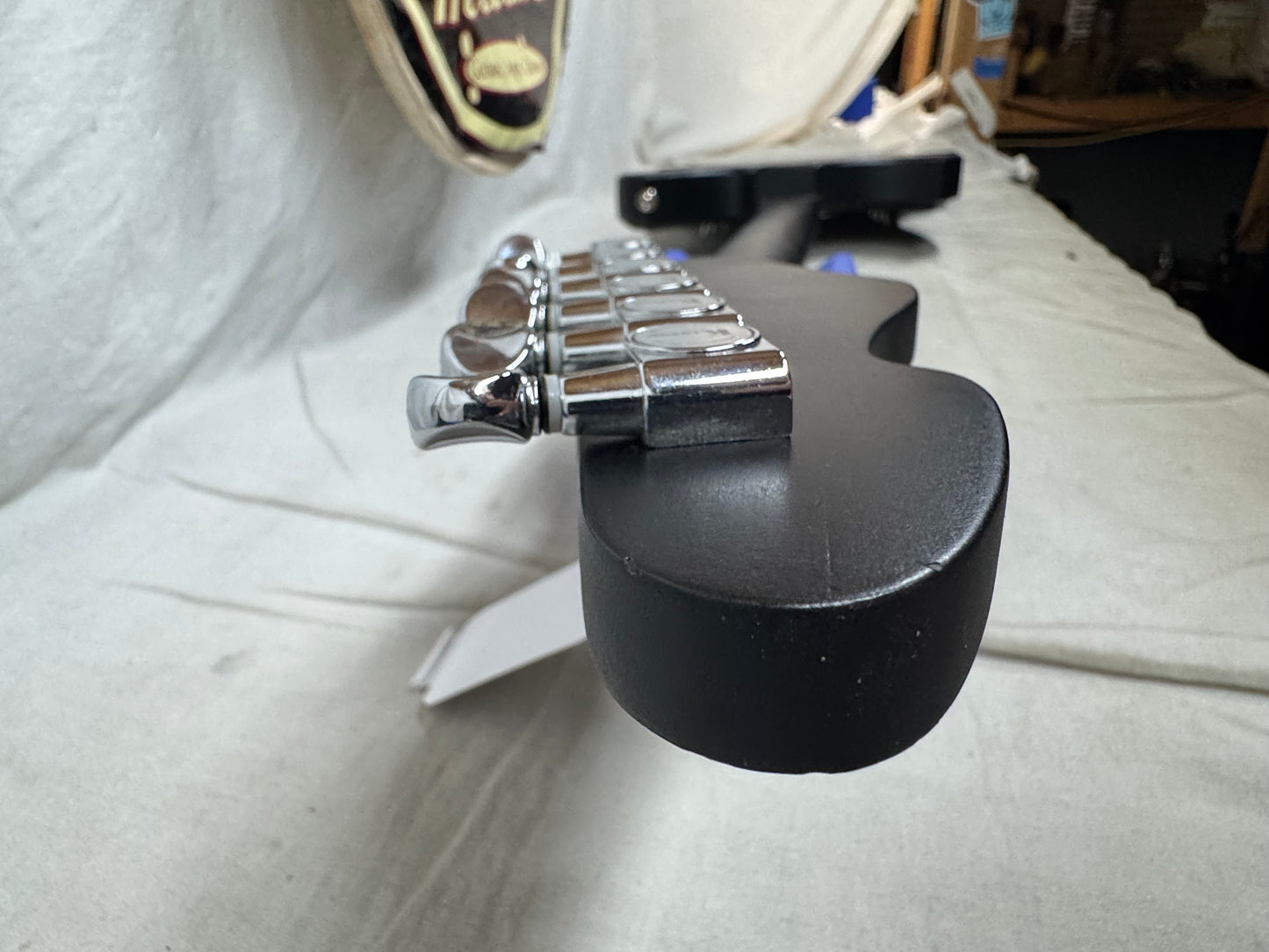 Dunable Yeti Bass VI 6-string Bass Guitar with Case