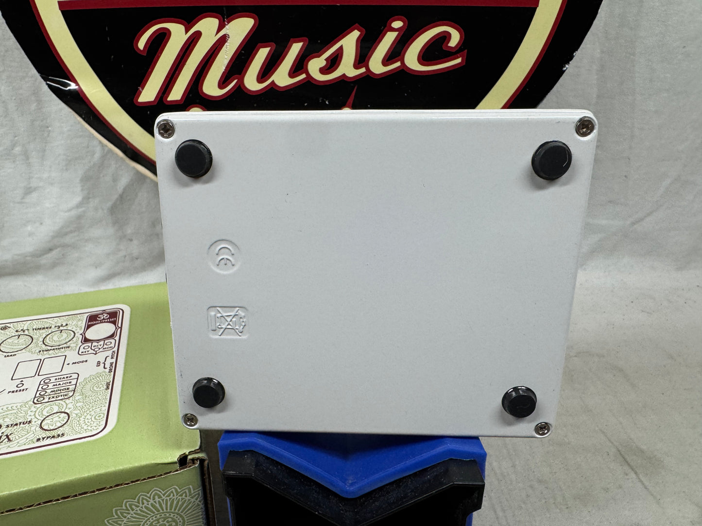 Electro-Harmonix Ravish Sitar Emulator Pedal with Box