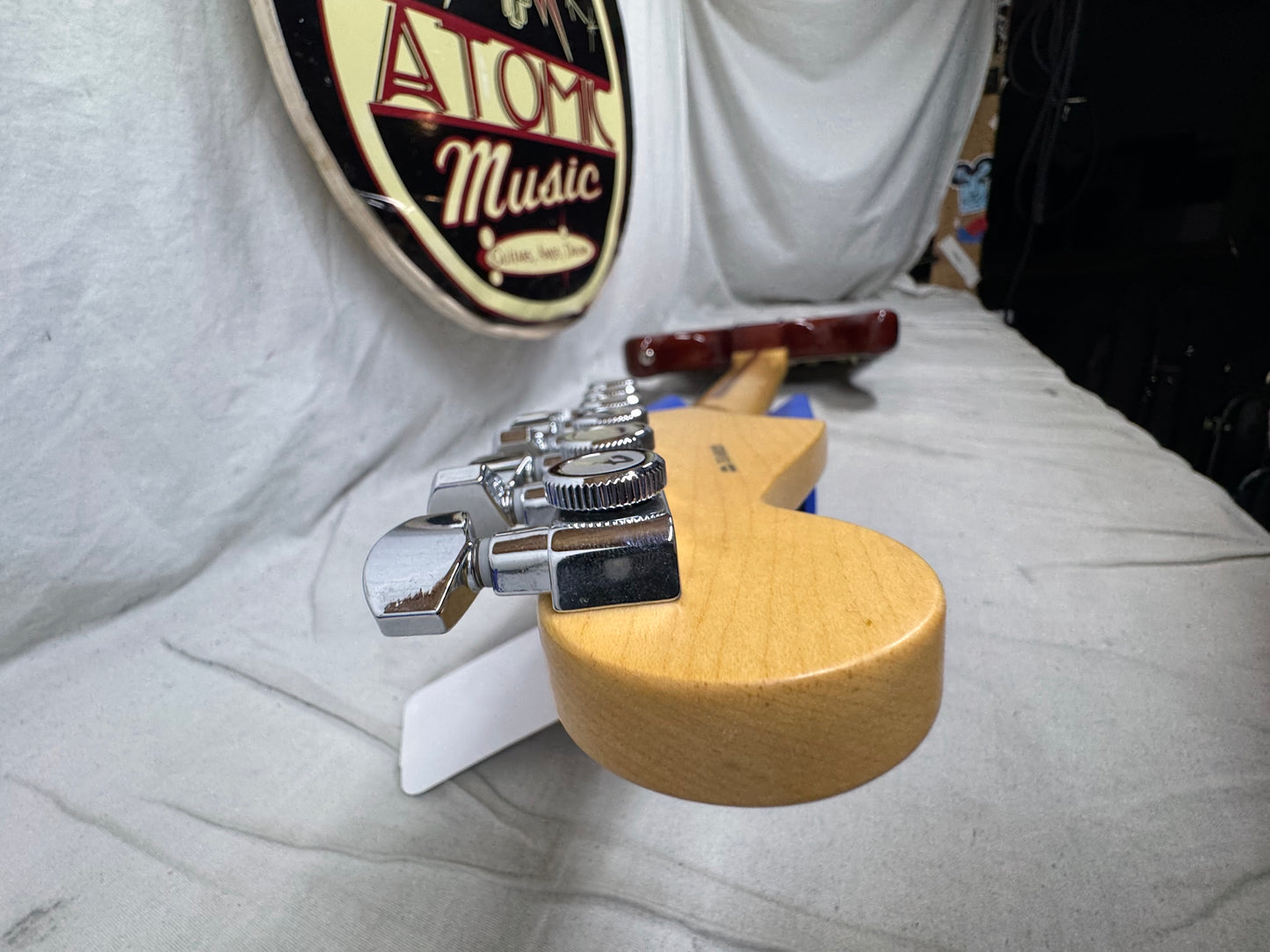 Fender American Stratocaster Guitar with Gator Case 2016 - Sienna Sunburst / Maple neck