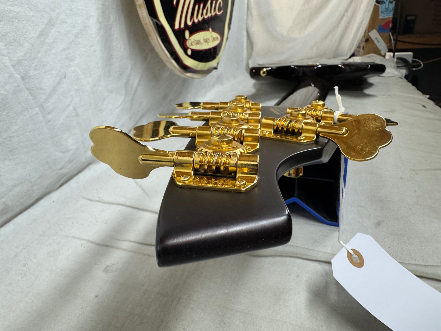 Ernie Ball Music Man Bongo 6 HH Bass with Case 2008 - Limited Edition Sequoia Gold