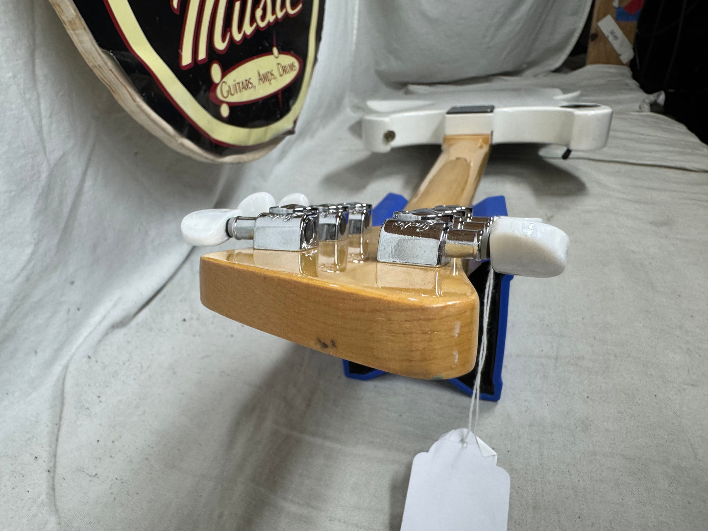 DiPinto Mach IV 4 Guitar with Case