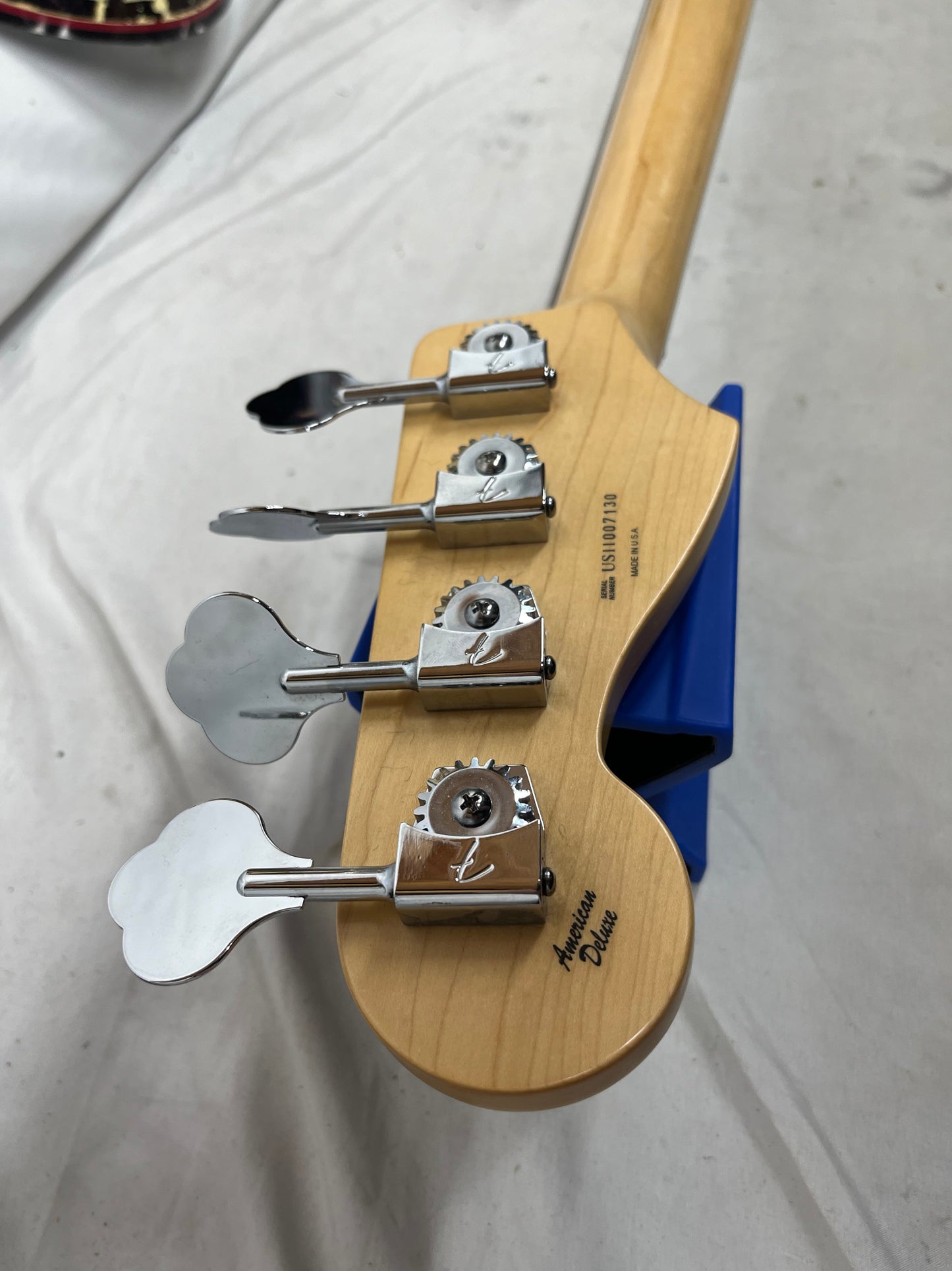 Fender American Deluxe 4-String Electric Jazz Bass 2011 - Wine Transparent