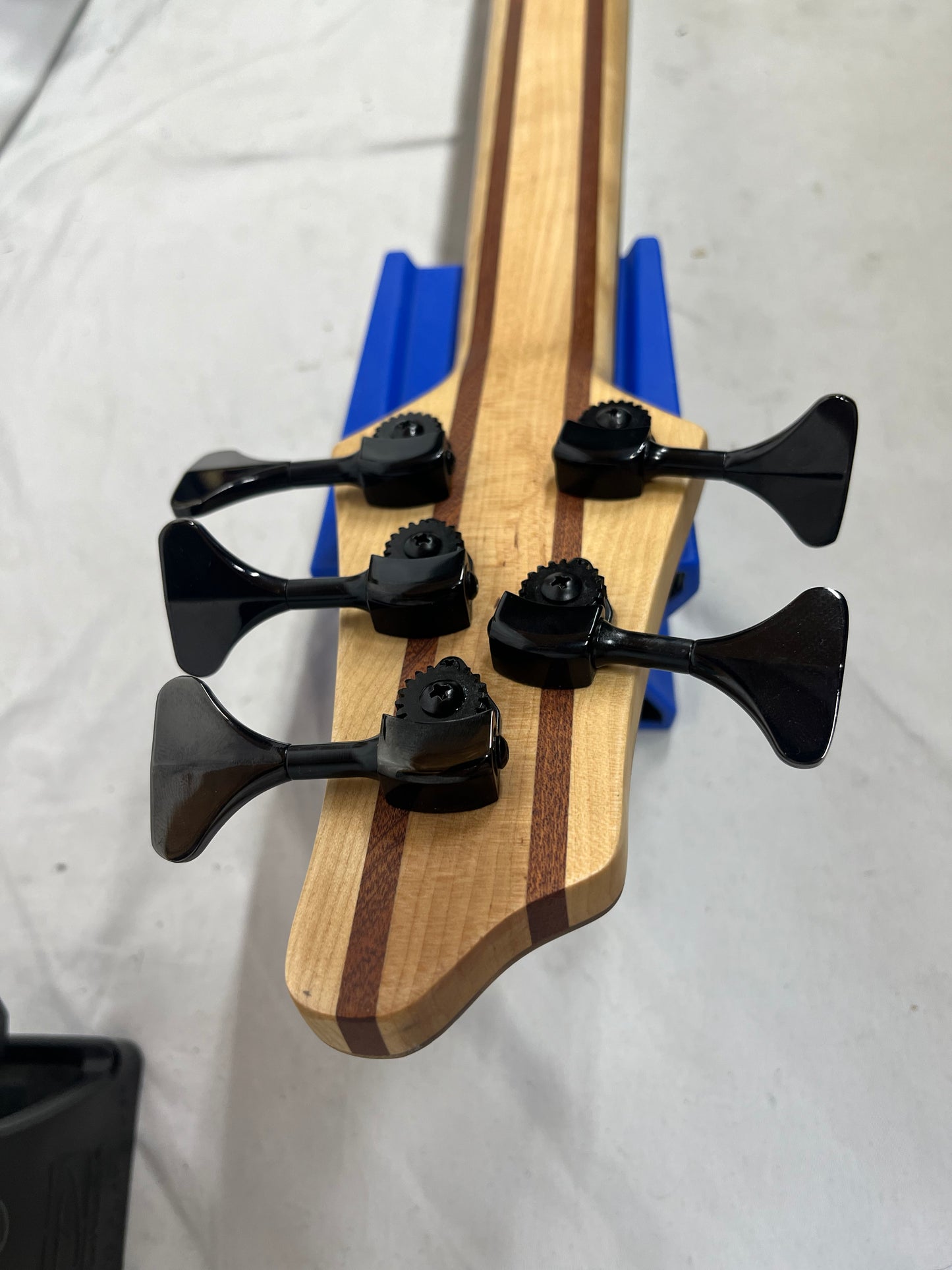 Tario Doublecut HH 5-String Electric Bass
