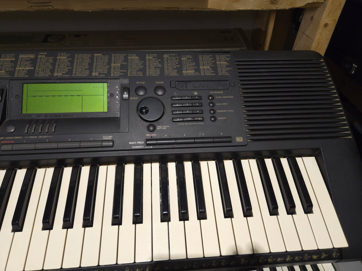 Yamaha PSR-520 61-Key Keyboard - Local Pickup Only