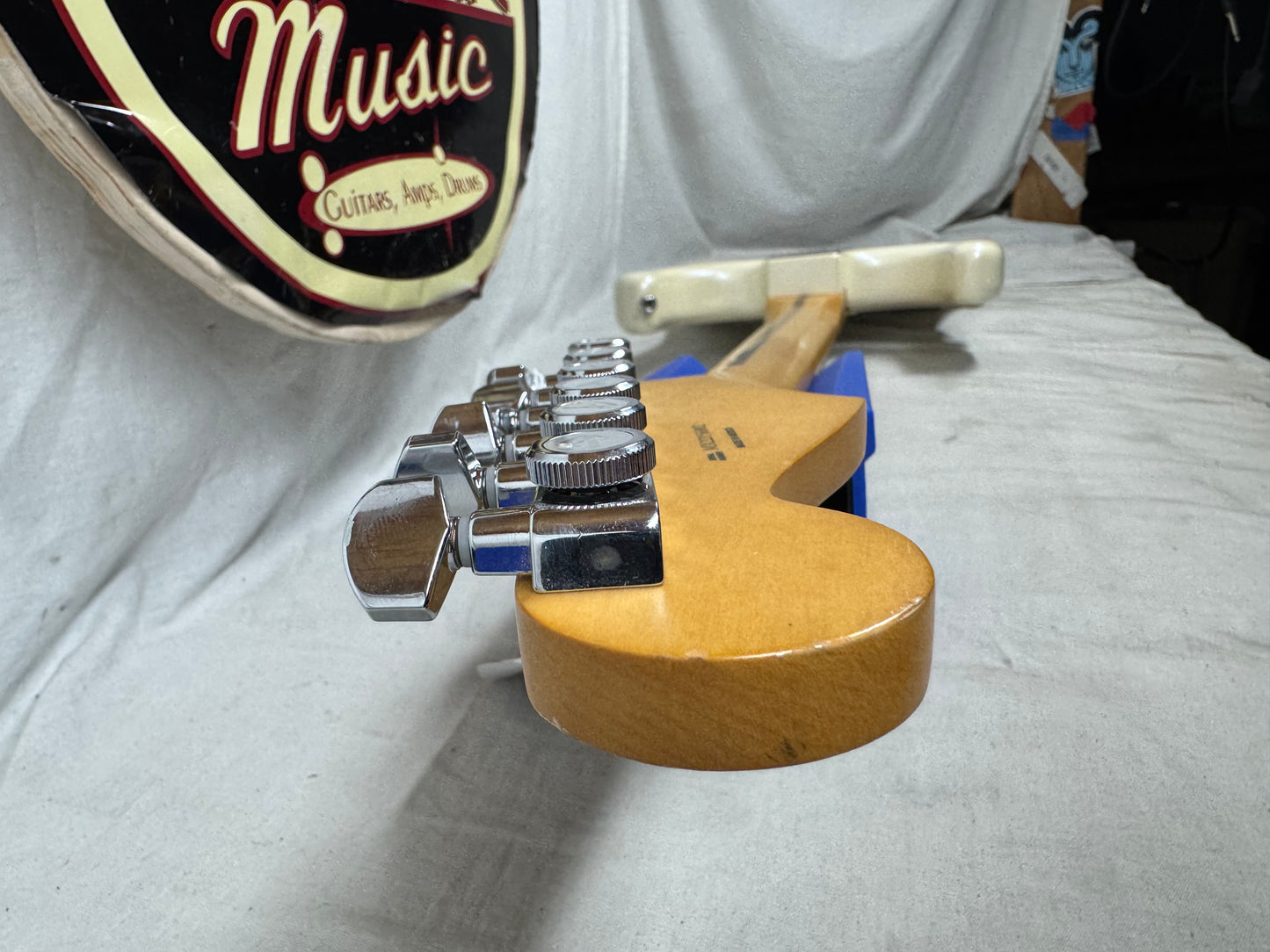 Fender Player Plus Stratocaster Guitar 2022 - Olympic Pearl / Maple neck