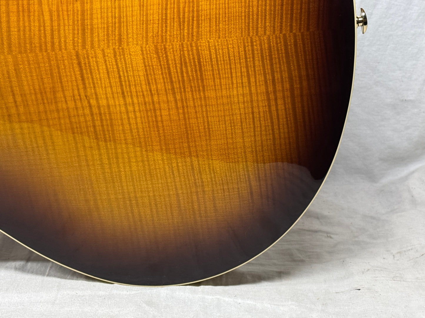 Yamaha SA2200 sa-2200 Semi-Hollowbody Guitar with Gator Case 2020