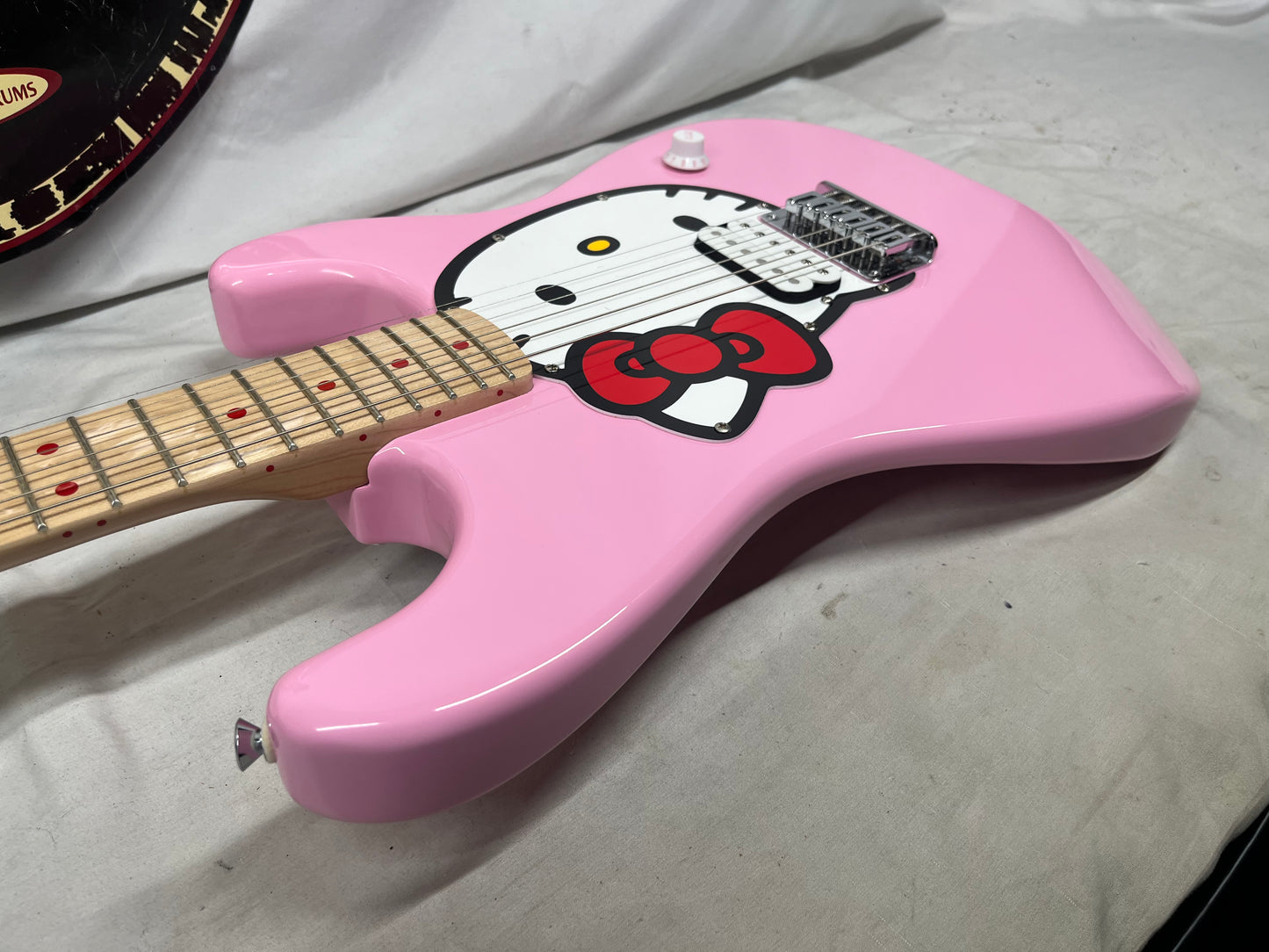 Squier by Fender x Hello Kitty Stratocaster Strat Electric Guitar 2024 with Hello Kitty Gig Bag - Pink