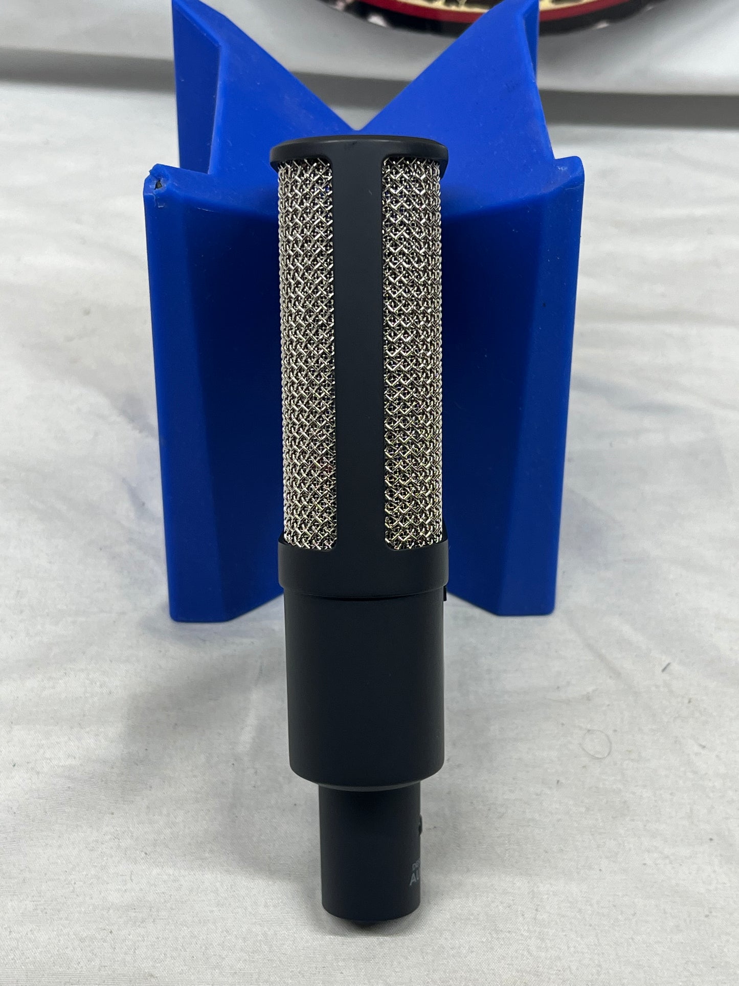 Austrian Audio OC16 Large Diaphragm Cardioid Condenser Microphone with Case and Shock Mount
