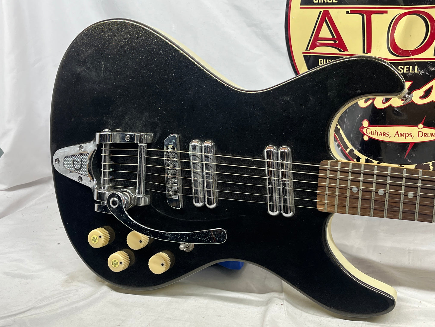 Danelectro Hodad Doublecut Electric Guitar with Gig Bag