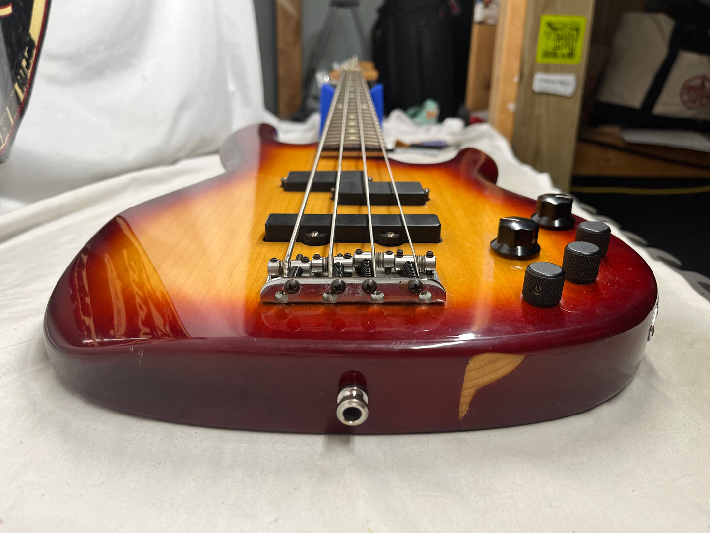 Fender Deluxe Zone 4-String Electric Bass 2001 - Sienna Sunburst