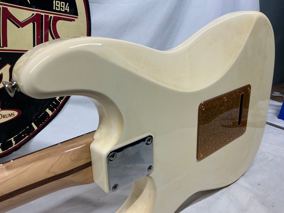 Fender Stratocaster (Squier Series) - White