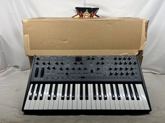 Oberheim TEO-5 44-Key 5-Voice Synthesizer with Box