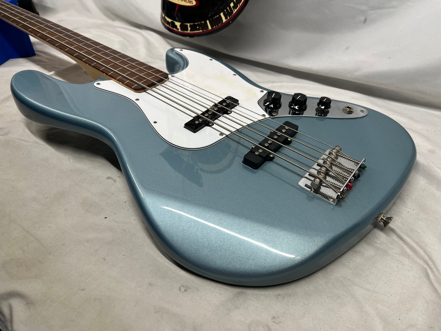 Fender Standard Fretless 4-String Electric Jazz Bass - Blue Agave