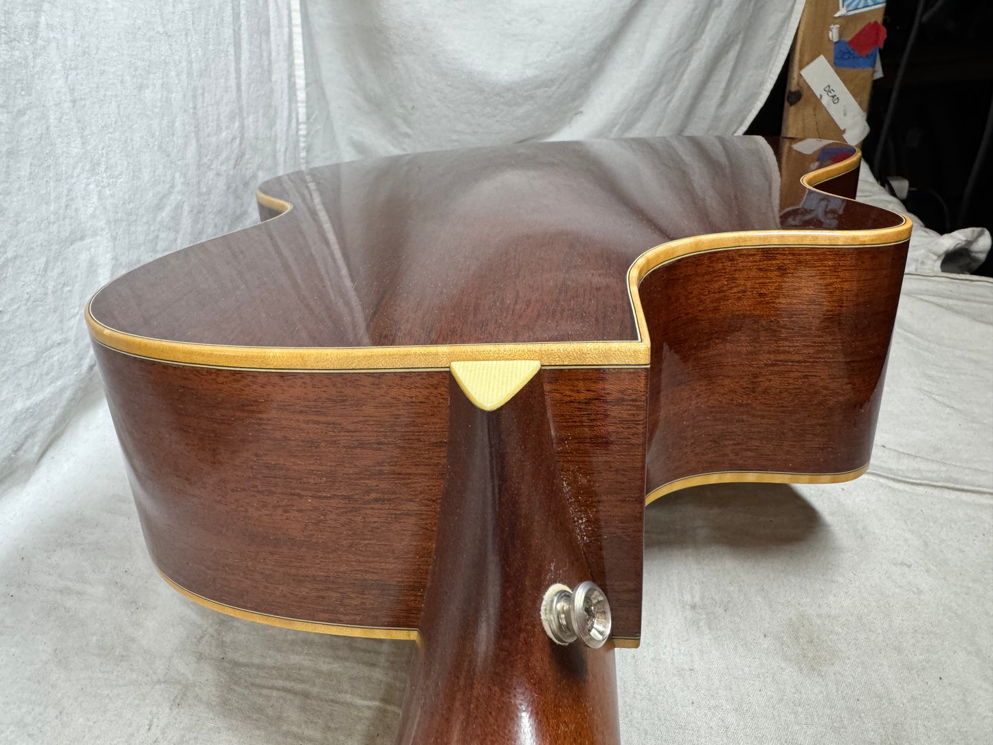 Larrivee 05 Select Series OMV-05 omv05 Single Cutaway Acoustic Guitar with Case -- *Split in Top / Cracks*