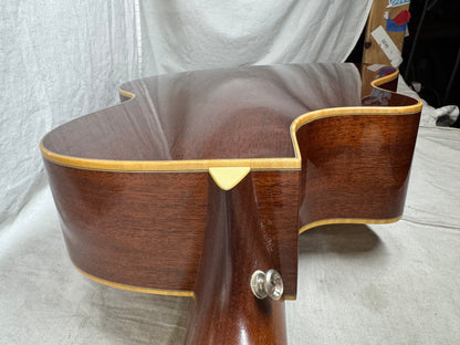 Larrivee 05 Select Series OMV-05 omv05 Single Cutaway Acoustic Guitar with Case -- *Split in Top / Cracks*