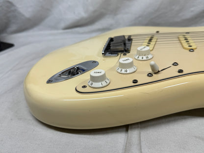 Fender American Standard Stratocaster Guitar with Case 2005 - Olympic White / Maple neck