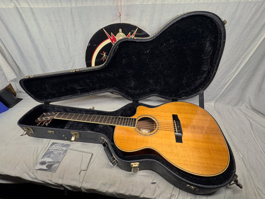 Larrivee 05 Select Series OMV-05 omv05 Single Cutaway Acoustic Guitar with Case -- *Split in Top / Cracks*