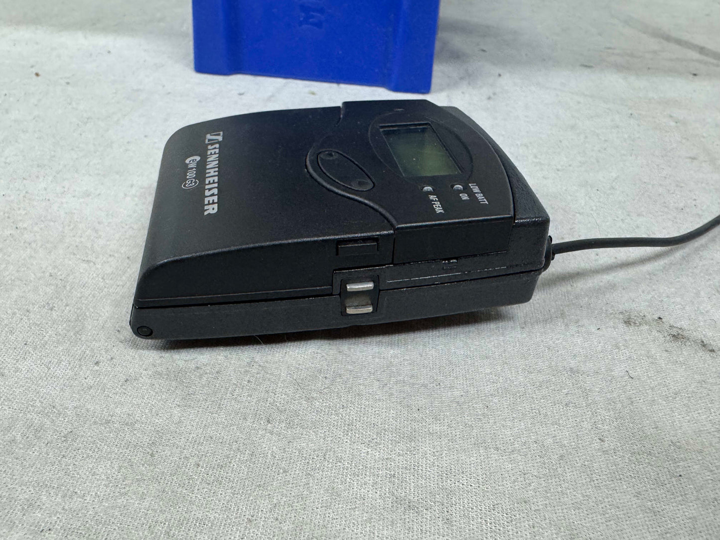 Sennheiser Evolution G4 Wireless 100 Series EM 100 em100 G4 True Diversity Receiver with Wireless Transmitter - A1 Band with ME-3ew Headset Microphone + SK 100 sk100 G3 Bodypack Transmitter