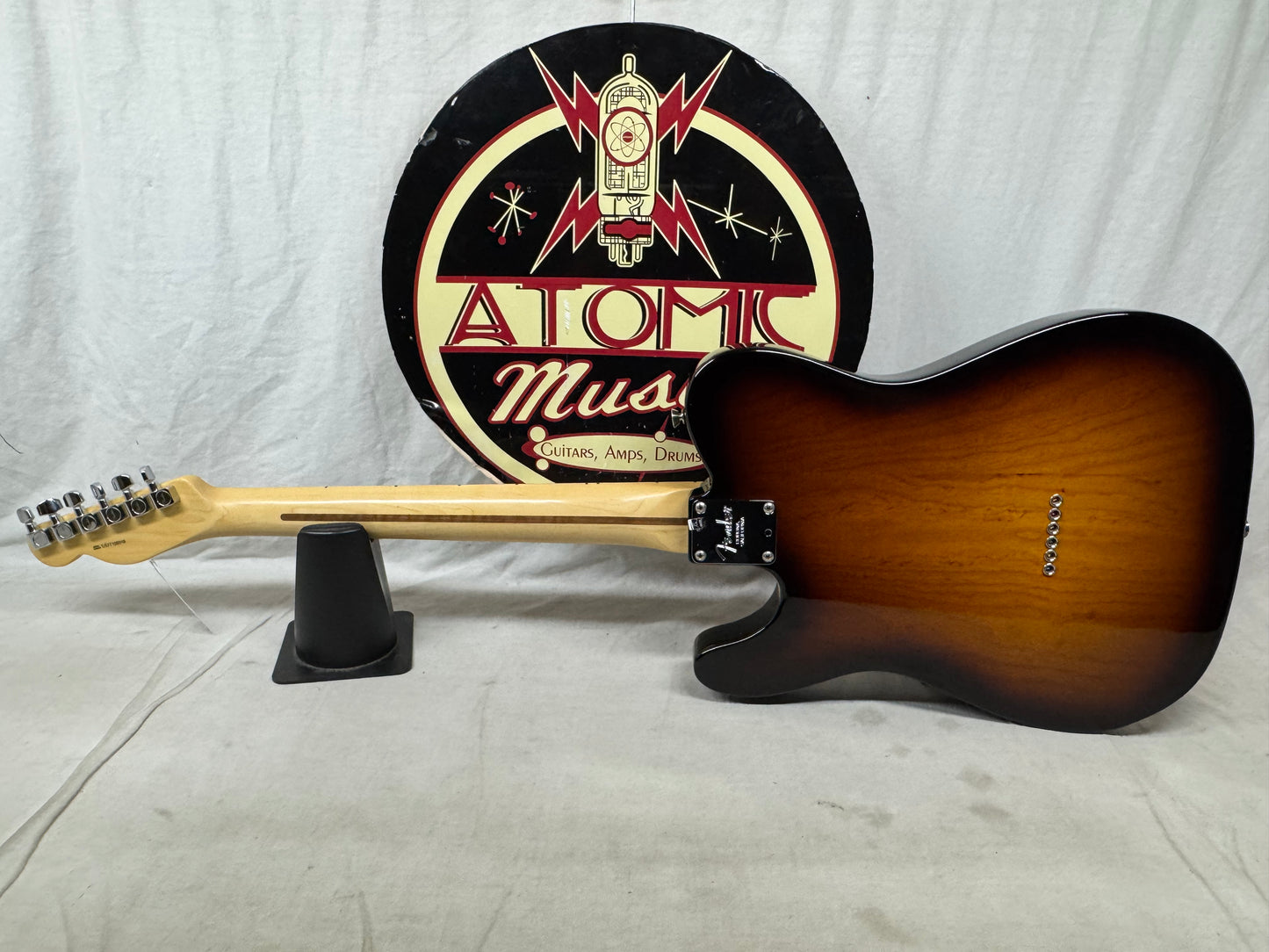 Fender American Professional Telecaster Guitar 2017 - 2-Color Sunburst / Maple neck