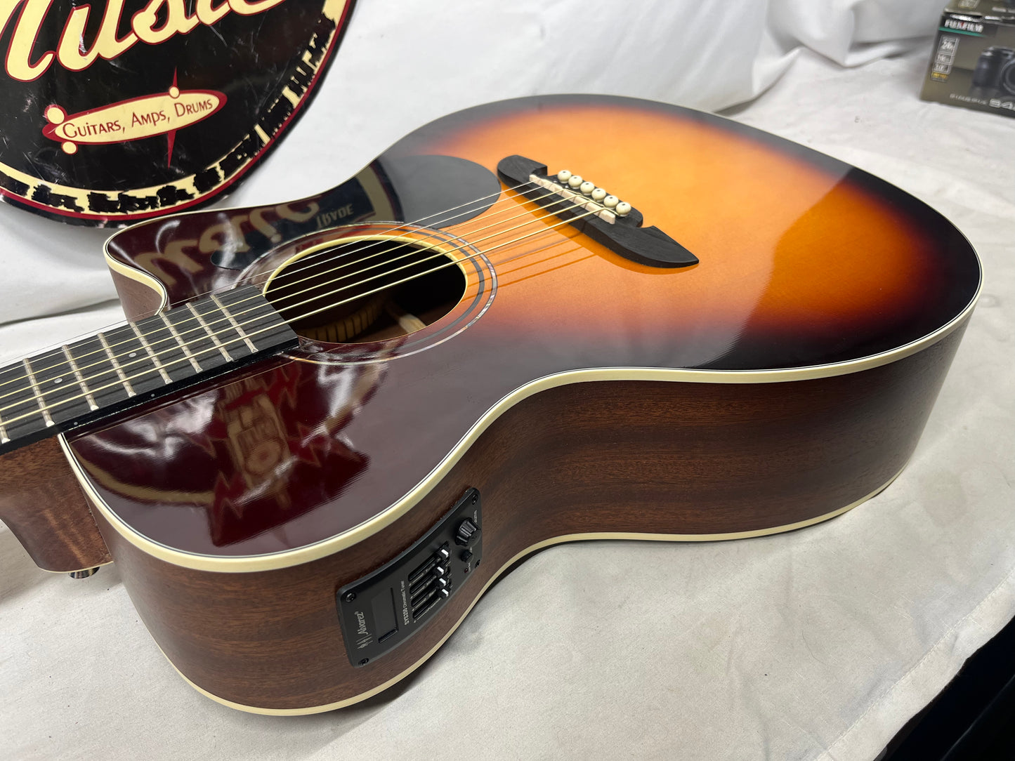 Alvarez RF26CESB Regent Series Acoustic Electric Guitar - *Missing Battery Cover*