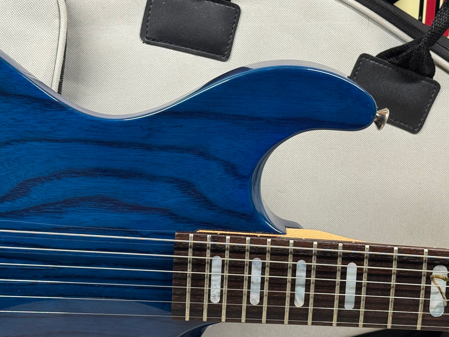 Line 6 Variax 700 Guitar with Gig Bag - MIJ Made In Japan 2006 - Blue