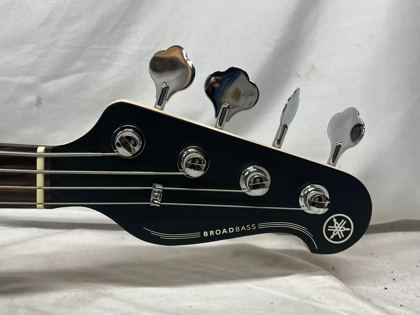 Yamaha Broad Bass Doublecut 4-String Electric Bass