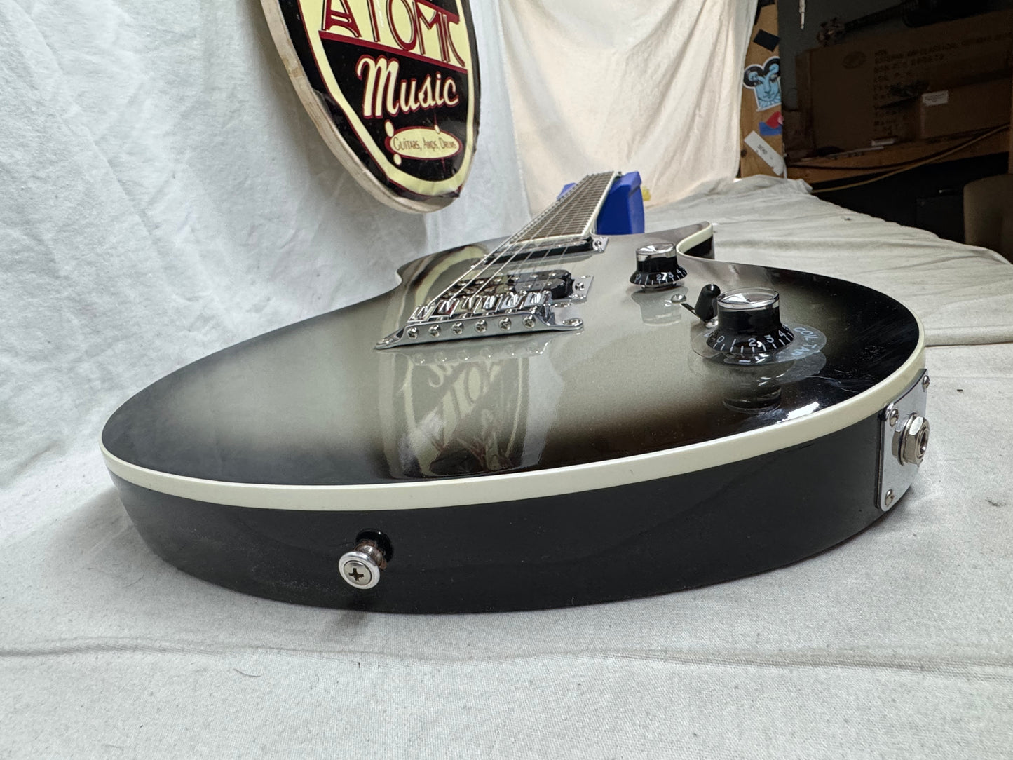 Gibson DSNSHSBCH1 Nighthawk night hawk Studio Guitar with Gator Case 2011 - Silverburst