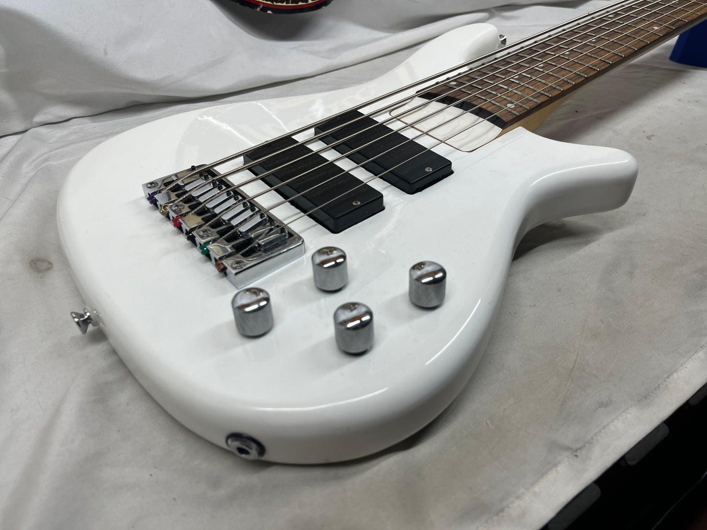 Douglas 6-String Doublecut HH Electric bass