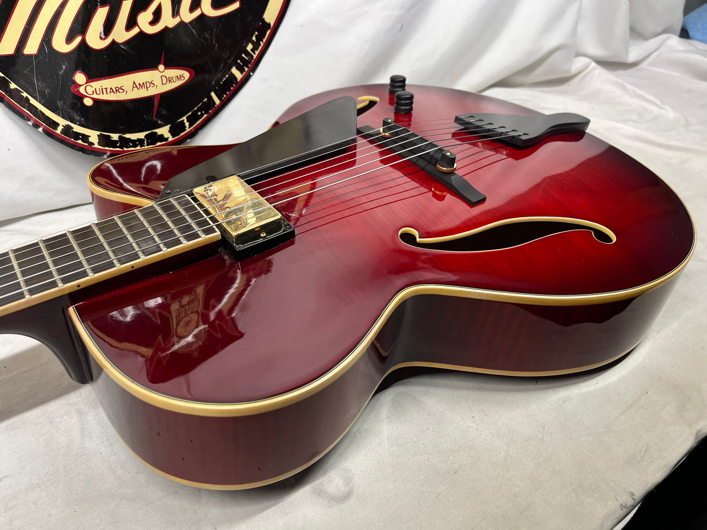 Peerless Leela Arctop Hollow Body Electric Guitar with Hard Case