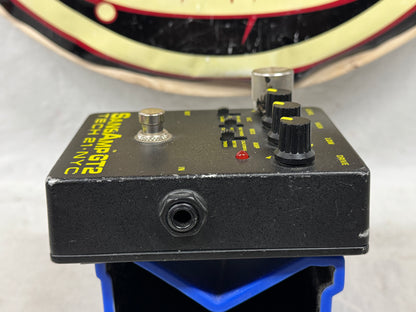 Tech 21 SansAmp GT2 gt 2 v2 Guitar Tube Amp / Cab Emulator / Preamp / Overdrive / Boost Pedal - 1 replaced knob