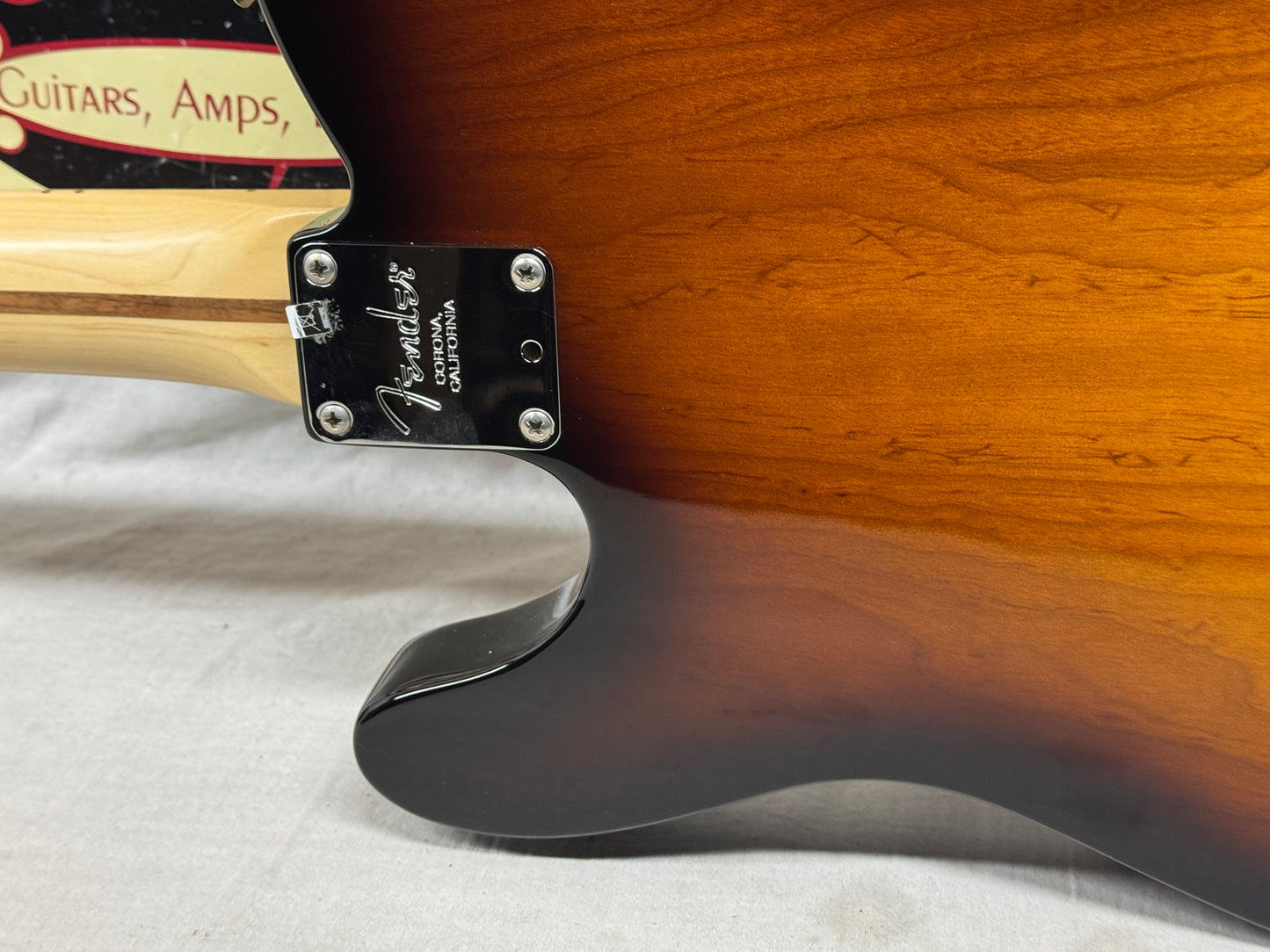Fender American Professional Telecaster Guitar 2017 - 2-Color Sunburst / Maple neck