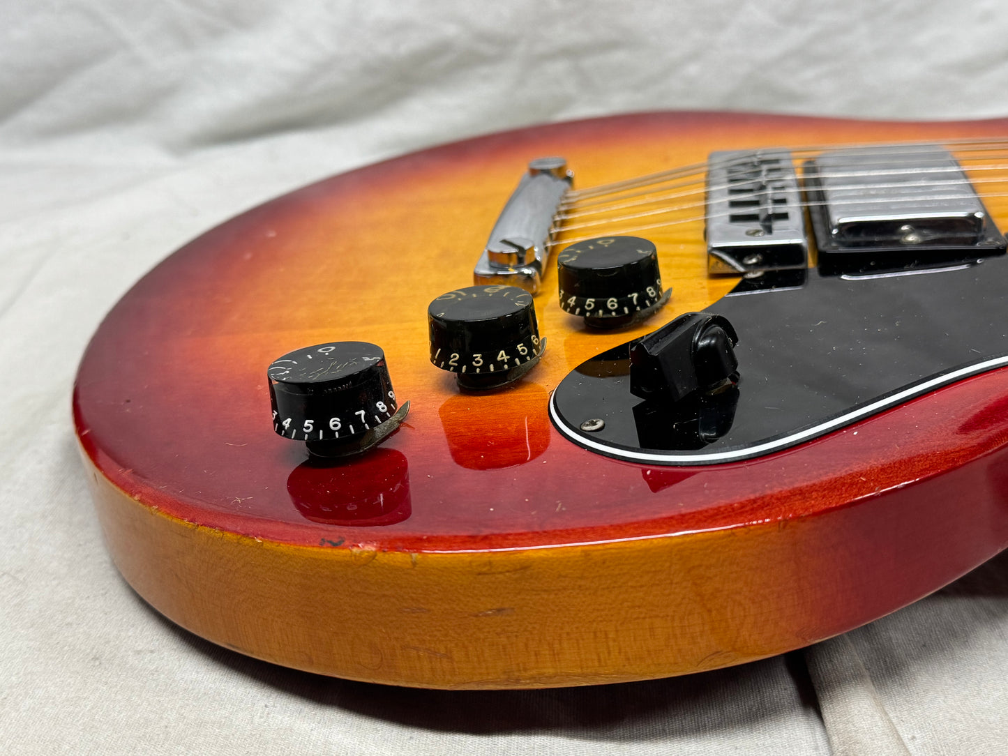 Gibson L6-S l 6s Custom Singlecut Guitar with Case - Cherry Sunburst