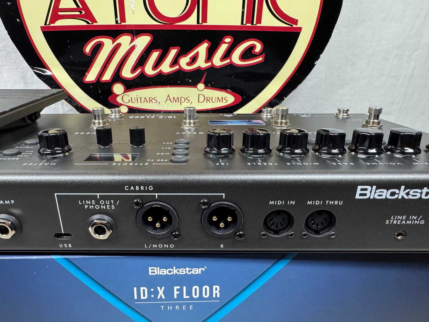 Blackstar ID:X Floor Three Guitar Multi-Effects Pedal with Power Supply + Box