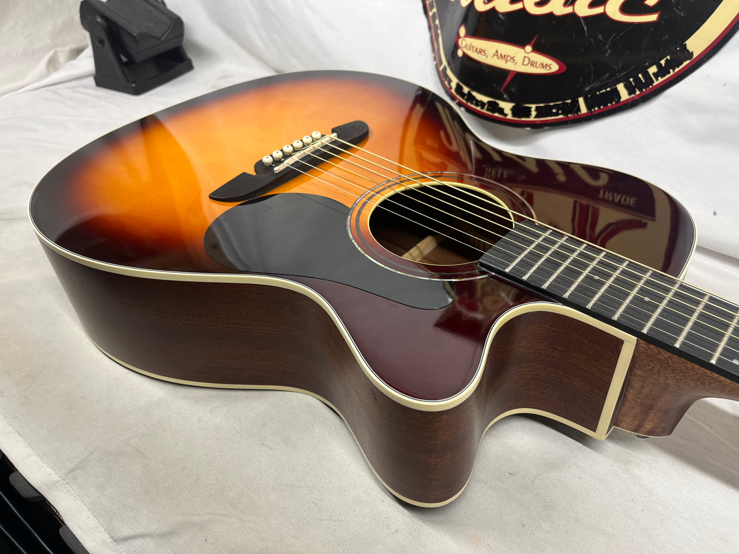 Alvarez RF26CESB Regent Series Acoustic Electric Guitar - *Missing Battery Cover*
