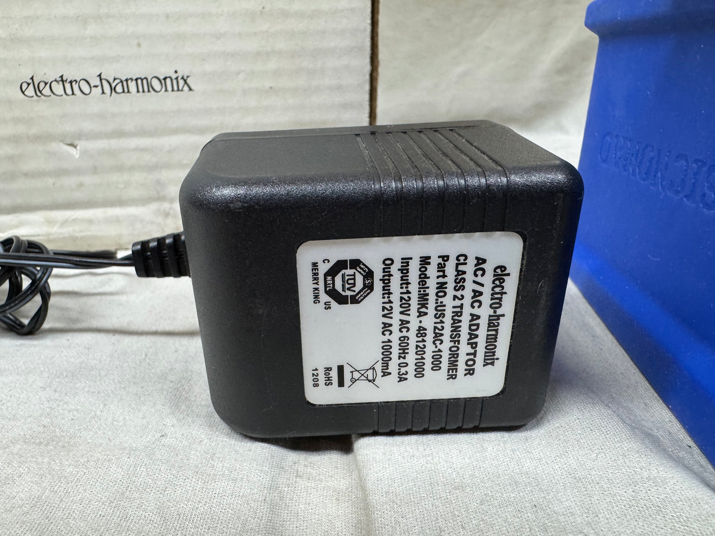 Electro-Harmonix Black Finger Tube Compressor Pedal with Power Supply + Box