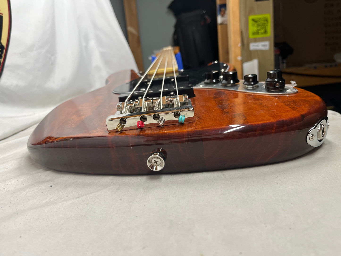 Squier Classic Vibe Active '70s 4-String Electric Jazz Bass - Mocha