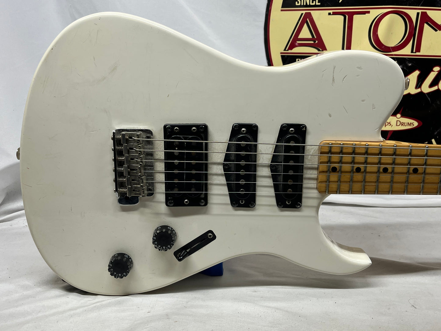 Squier Bullet HSS Singlecut Electric Guitar