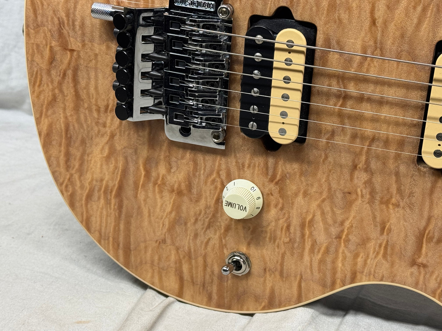 Ernie Ball Music Man Axis Guitar with Hard Case 2012