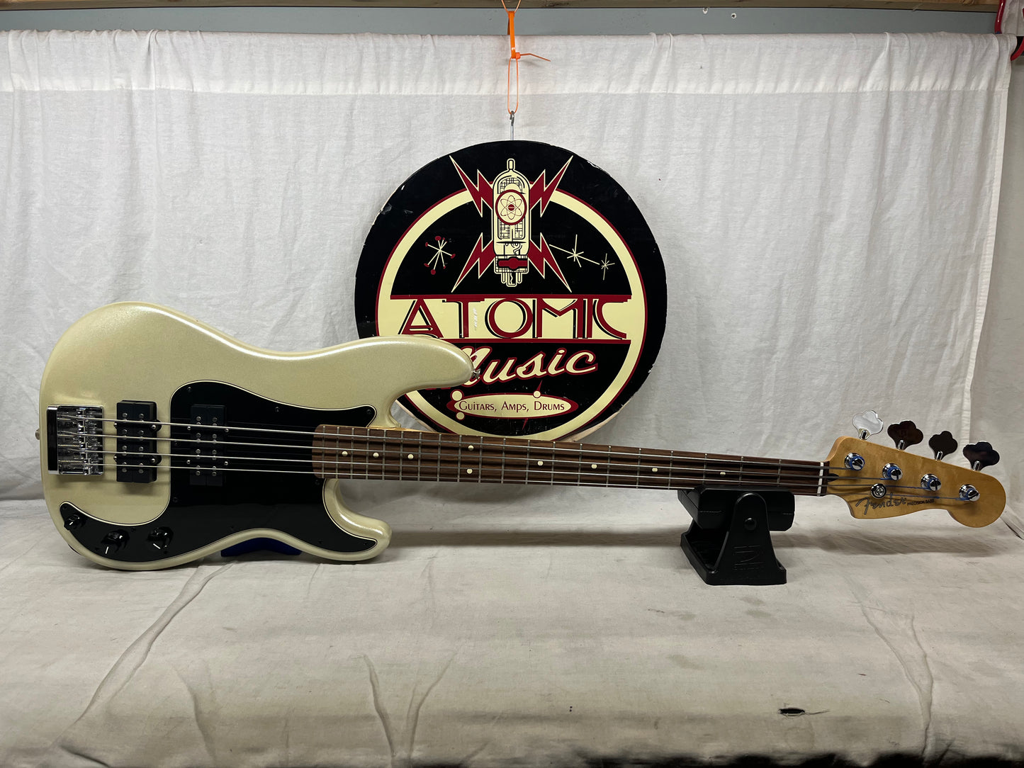 Fender Blacktop 4-String Electric Precision Bass MIM - Made in Mexico - White Chrome Pearl