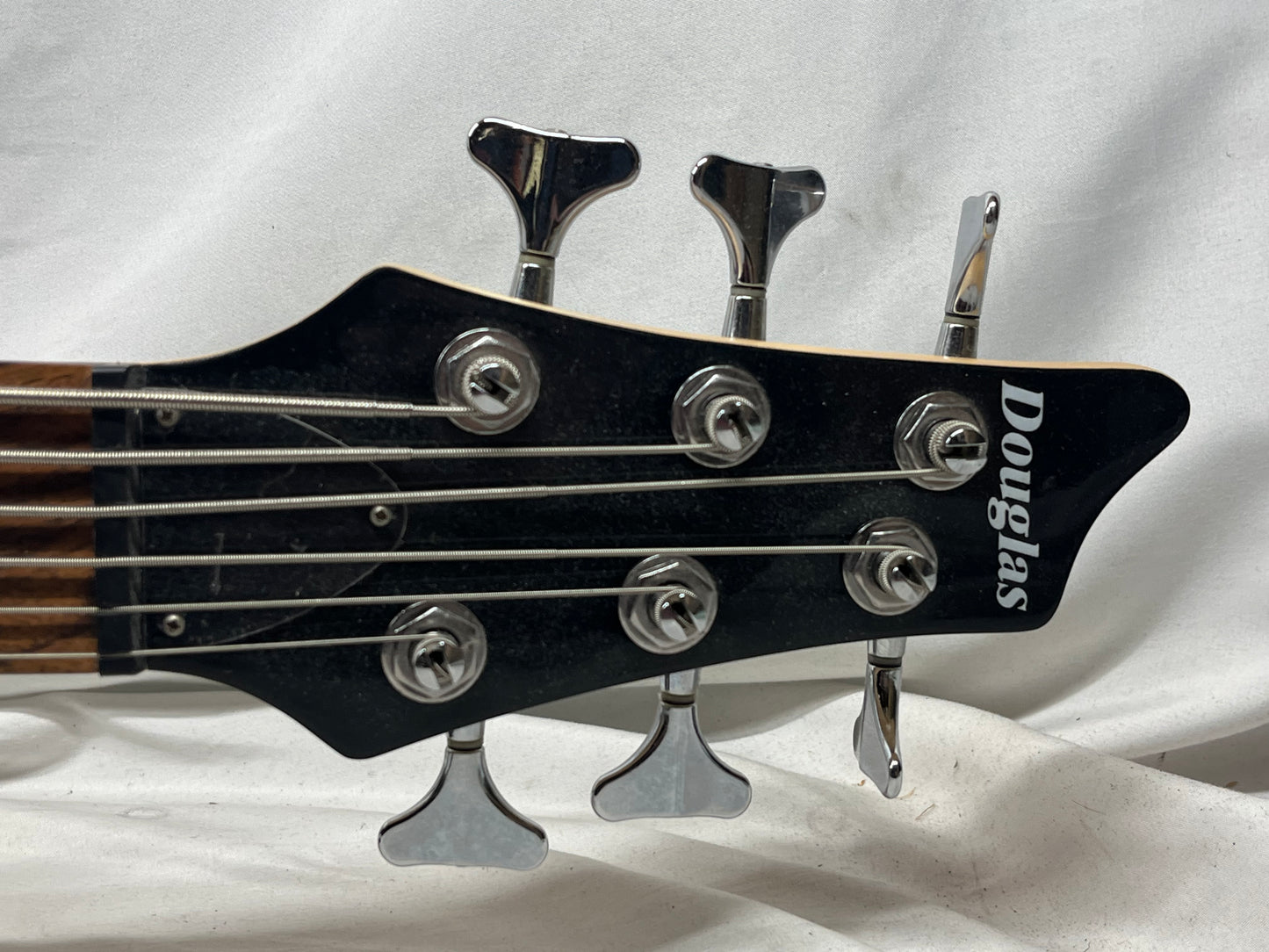 Douglas 6-String Doublecut HH Electric bass