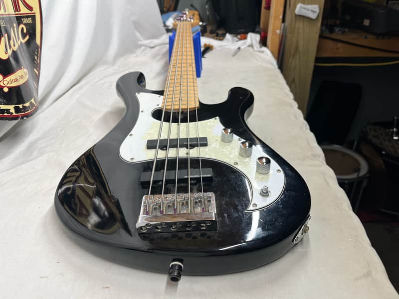 Dean Hillsboro 5-String Electric Bass - Image 18