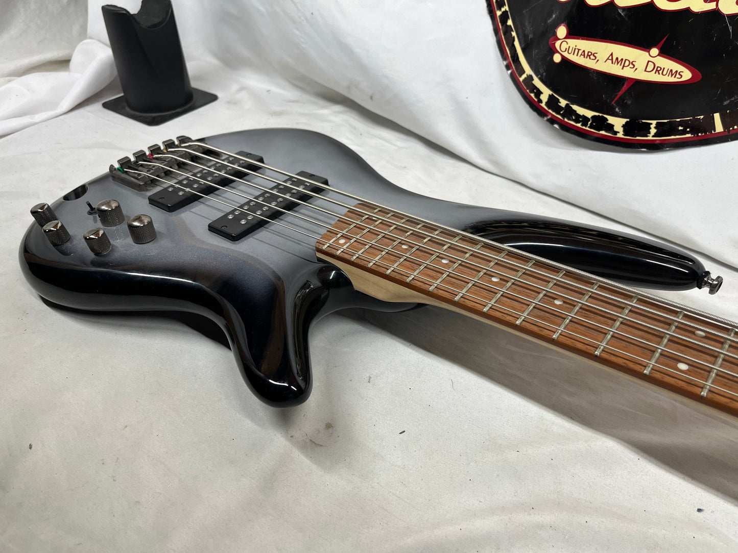 Ibanez Soundgear SR305E 5-String Electric Bass