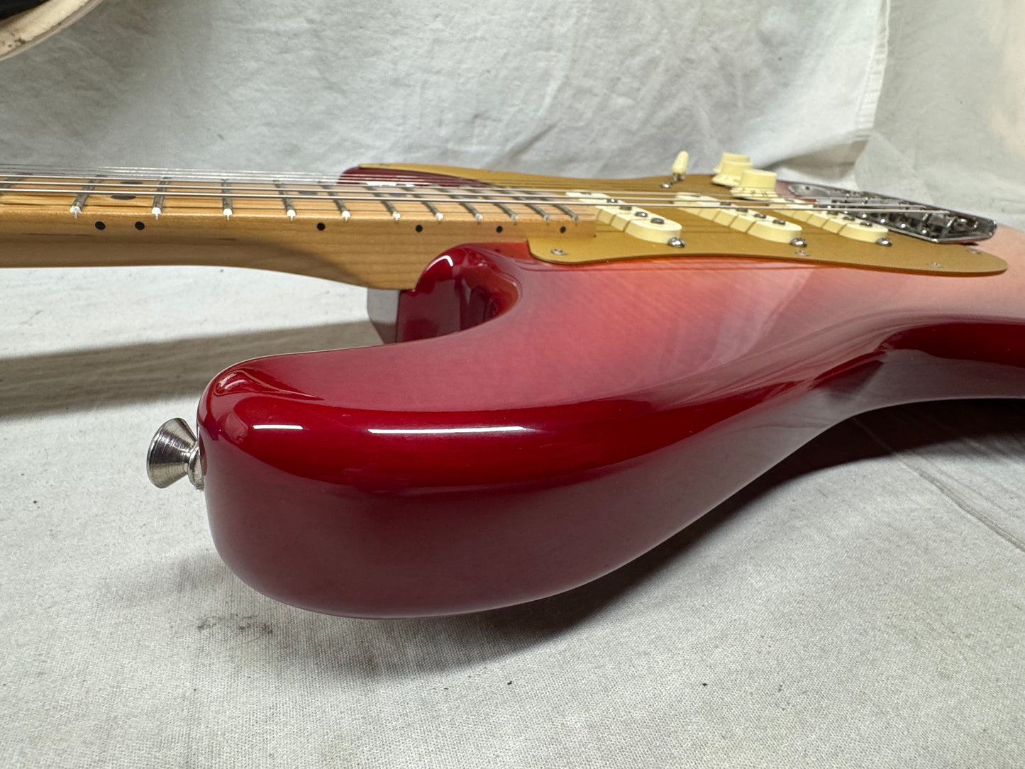 Fender Player II 2 Stratocaster Plus Top Guitar - MIM Mexico 2025 - Cherry Burst / Maple neck
