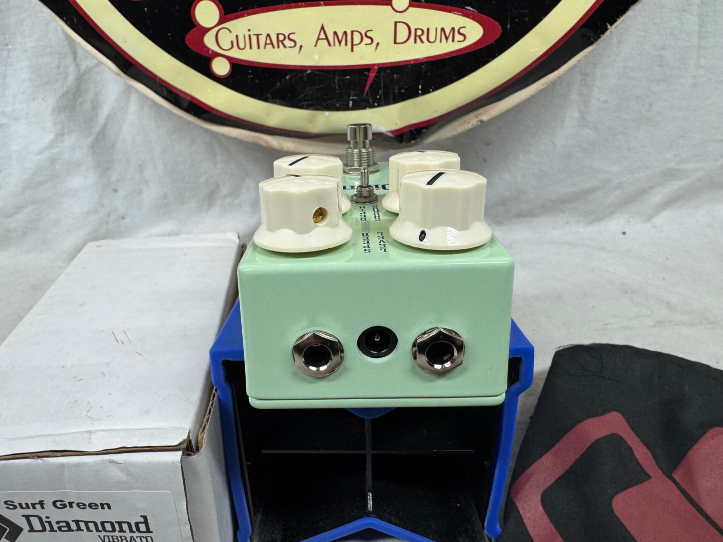 Diamond Pedals Vibrato Pedal with Box - Surf Green - Limited Edition