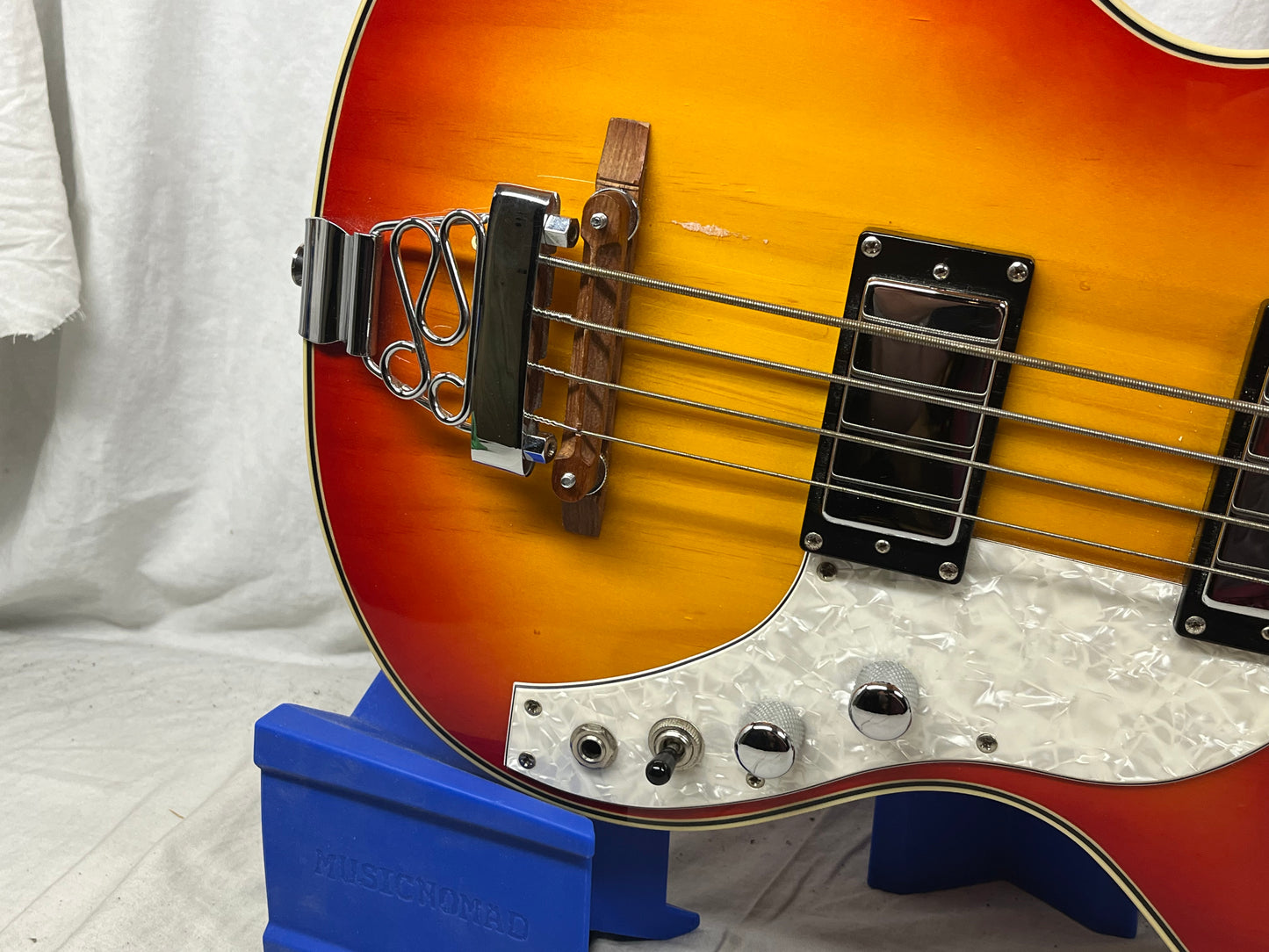 Musicvox Spaceranger Electric 4-String Bass - Sunburst