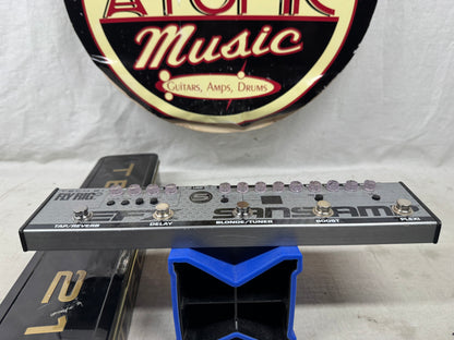Tech 21 FlyRig5 fly rig 5 v2 Guitar Multi-Effects Pedal with Tin Box