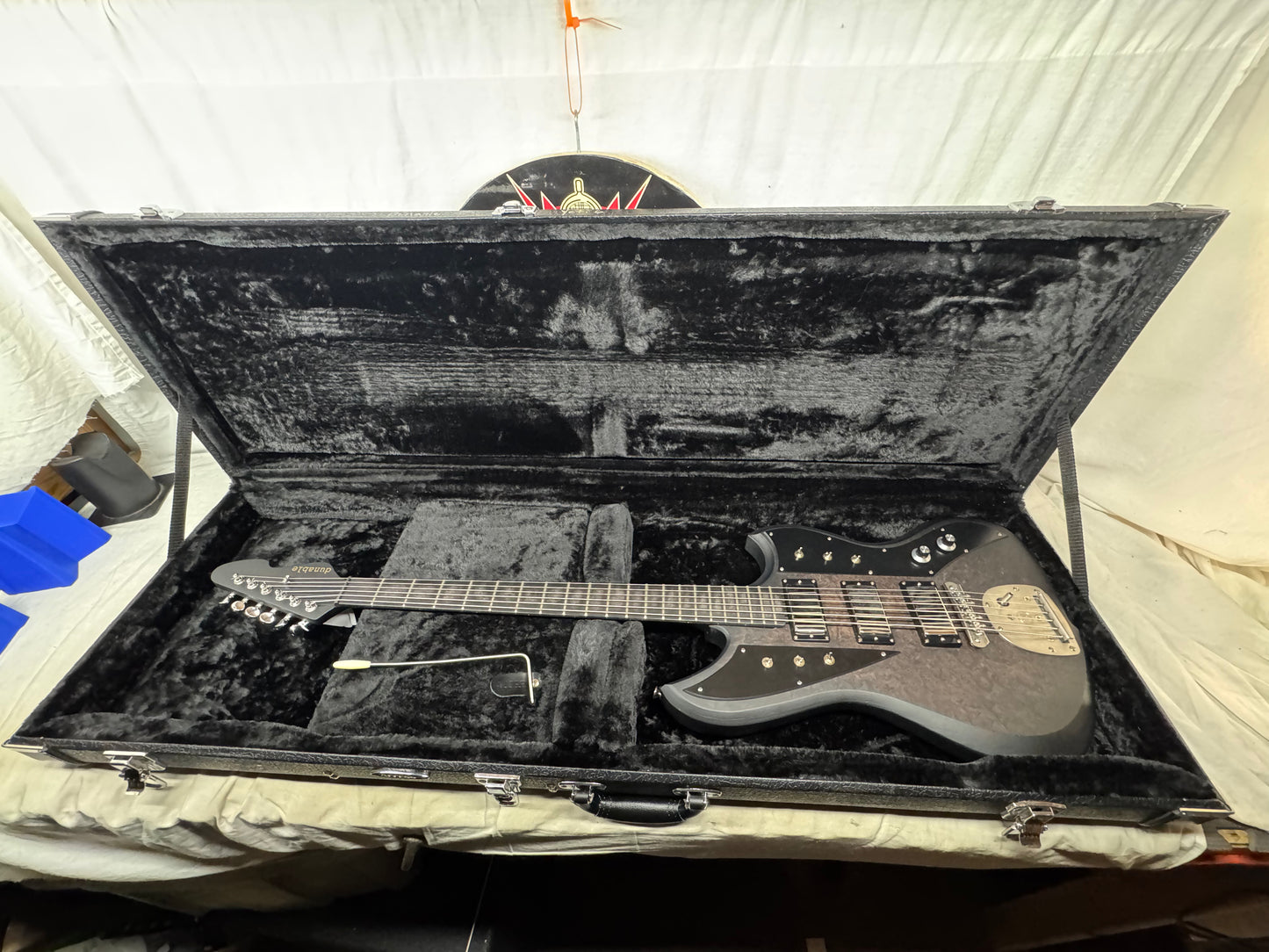 Dunable Yeti Bass VI 6-string Bass Guitar with Case